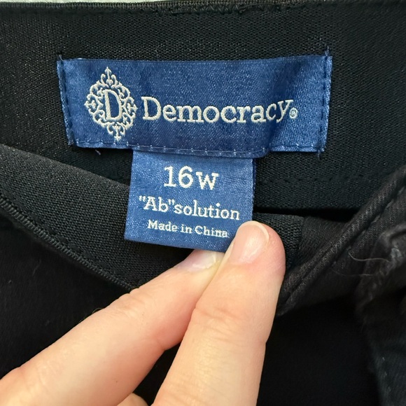 Democracy Women's Black Shorts 16W - Picture 3 of 6